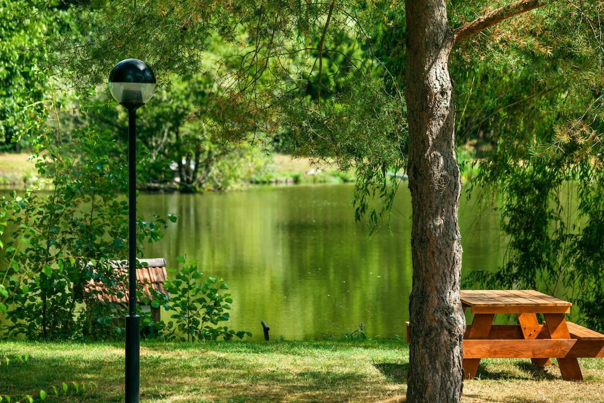 Les Etangs Du Moulin D'Harcy 호텔 Lonny 외부 사진