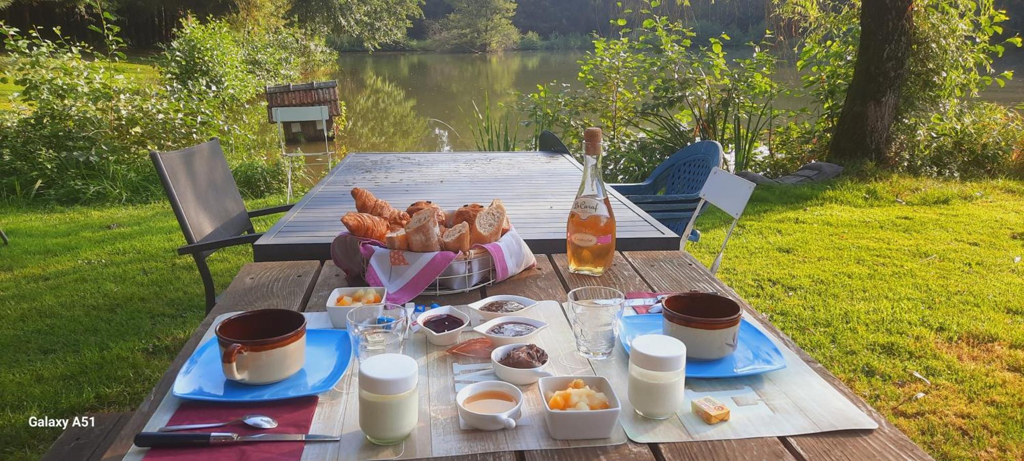 Les Etangs Du Moulin D'Harcy 호텔 Lonny 외부 사진